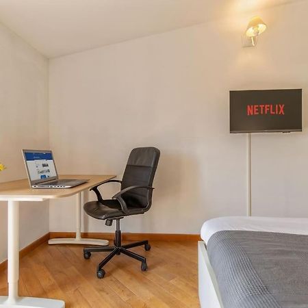 Unique & Strategic Flat, 50M From M4 Station Apartment Милано Екстериор снимка