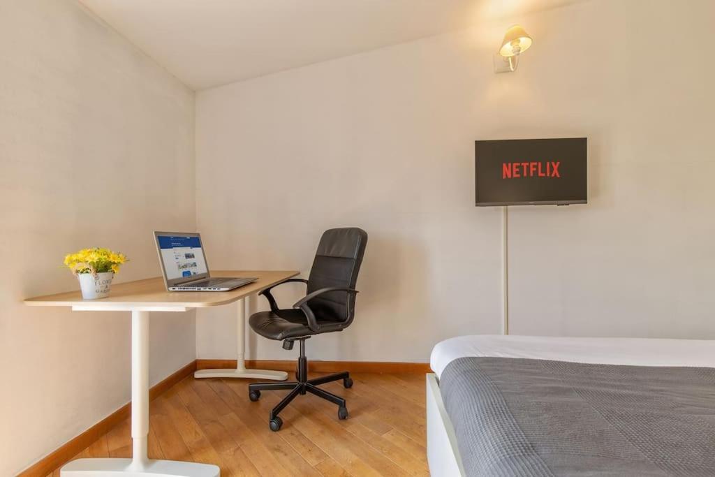 Unique & Strategic Flat, 50M From M4 Station Apartment Милано Екстериор снимка