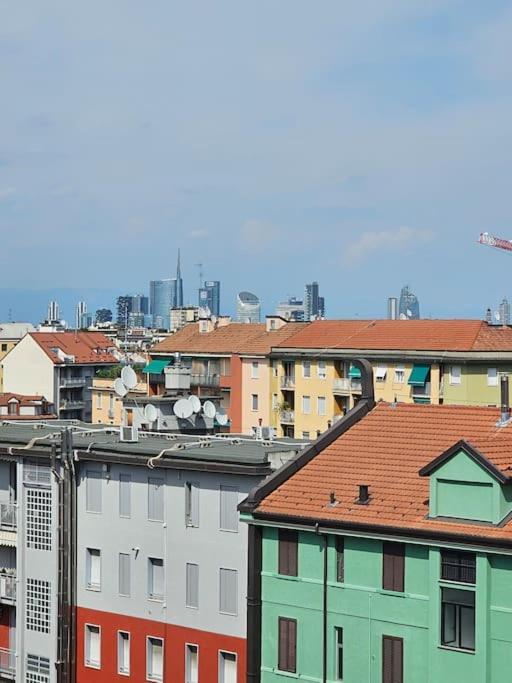 Unique & Strategic Flat, 50M From M4 Station Apartment Милано Екстериор снимка