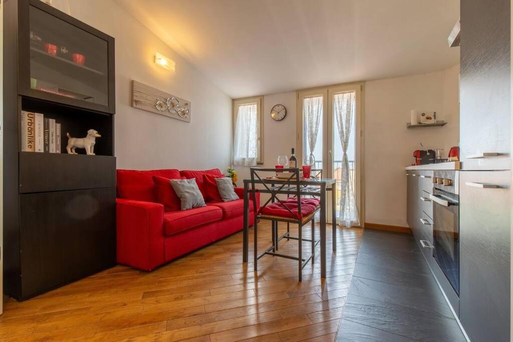 Unique & Strategic Flat, 50M From M4 Station Apartment Милано Екстериор снимка