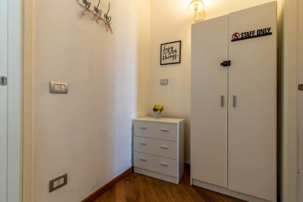 Unique & Strategic Flat, 50M From M4 Station Apartment Милано Екстериор снимка