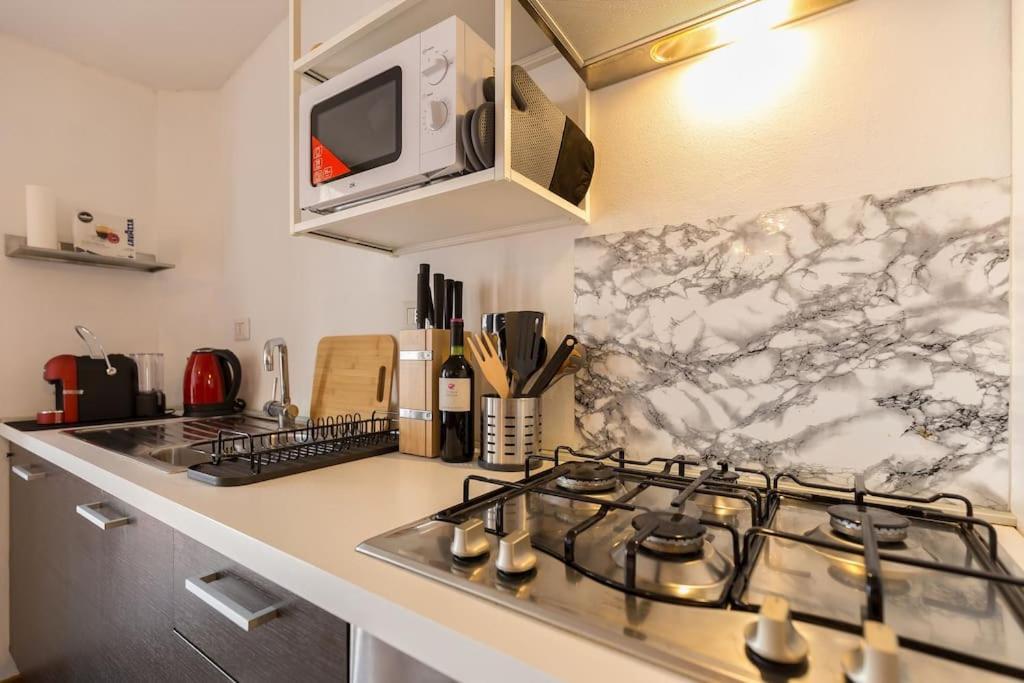 Unique & Strategic Flat, 50M From M4 Station Apartment Милано Екстериор снимка