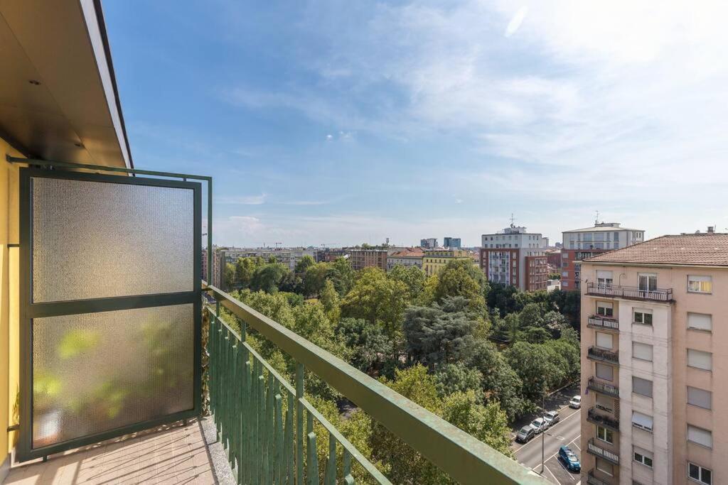 Unique & Strategic Flat, 50M From M4 Station Apartment Милано Екстериор снимка